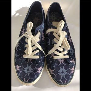 Coach Sneakers Women Size 10. Condition is Pre-own